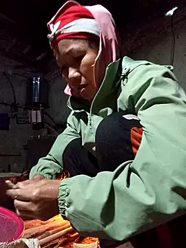 Snapshot of TinTin321 chatting on November 20, 11:37 pm TinTin321 online show from November 20, 11:37 pm