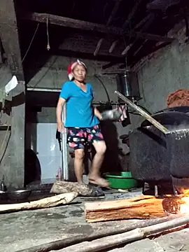 Snapshot of TinTin321 chatting on November 24, 12:27 pm TinTin321 online show from November 24, 12:27 pm