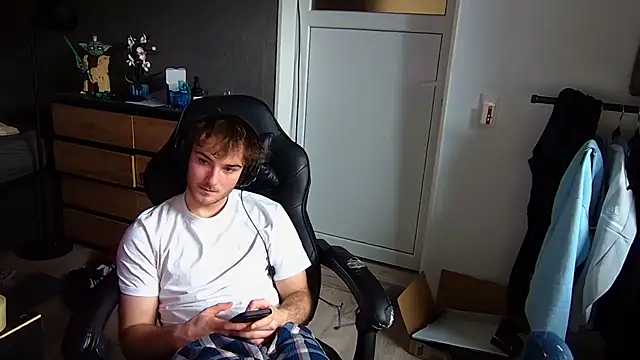 Snapshot of Rudi2007Eye chatting on February 12, 9:37 am Rudi2007Eye online show from February 12, 9:37 am