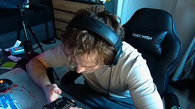 Snapshot of Rudi2007Eye chatting on March 3, 4:24 pm Rudi2007Eye online show from March 3, 4:24 pm