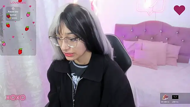 HANNI TAY online show from December 3, 11:41 am