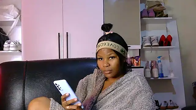 Snapshot of Seductive_Yellow_Titties chatting on September 20, 10:38 am Seductive Yellow Titties online show from September 20, 10:38 am