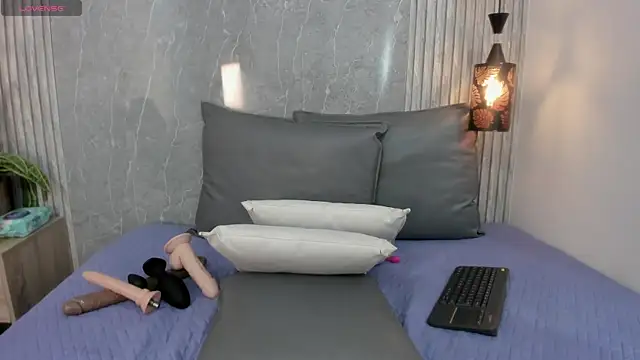 Snapshot of Lucia_Guzman1 chatting on November 7, 10:32 pm Lucia Guzman1 online show from November 7, 10:32 pm