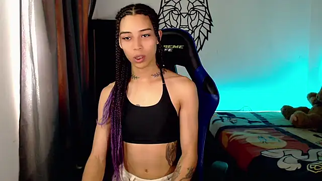 Snapshot of Sweet-Cris chatting on November 14, 3:00 pm Sweet-Cris online show from November 14, 3:00 pm