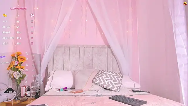 Snapshot of Rachellcooperrr chatting on September 15, 6:30 pm Rachellcooperrr online show from September 15, 6:30 pm