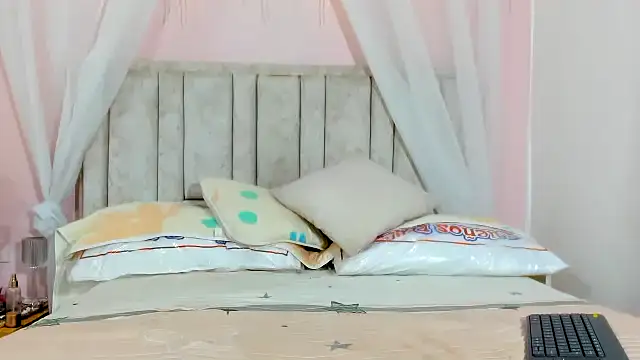 Snapshot of Rachellcooperrr chatting on September 28, 12:49 am Rachellcooperrr online show from September 28, 12:49 am