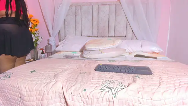 Snapshot of Rachellcooperrr chatting on October 16, 8:15 am Rachellcooperrr online show from October 16, 8:15 am