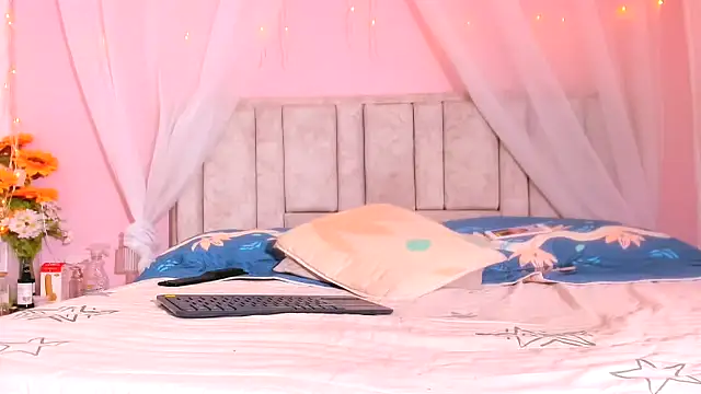 Snapshot of Rachellcooperrr chatting on October 31, 5:03 pm Rachellcooperrr online show from October 31, 5:03 pm