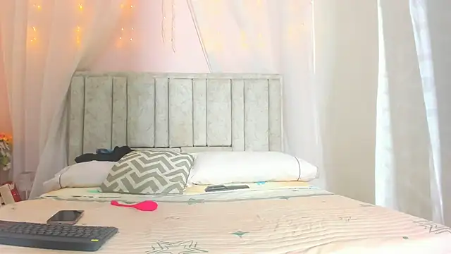 Snapshot of Rachellcooperrr chatting on November 7, 10:37 am Rachellcooperrr online show from November 7, 10:37 am