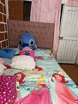 Snapshot of Rachellcooperrr chatting on November 18, 5:23 am Rachellcooperrr online show from November 18, 5:23 am