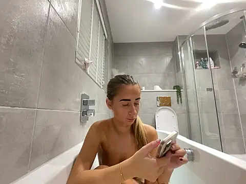 Snapshot of SexyySiSi chatting on November 13, 9:25 pm SexyySiSi online show from November 13, 9:25 pm