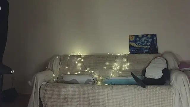 Snapshot of Pixxxis chatting on October 21, 2:12 am Pixxxis online show from October 21, 2:12 am