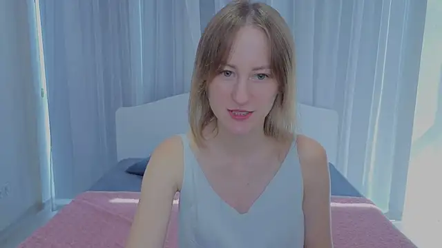 Snapshot of LuluChiiii chatting on September 18, 10:06 am LuluChiiii online show from September 18, 10:06 am