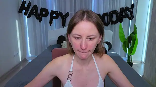 LuluChiiii online show from November 2, 10:39 am