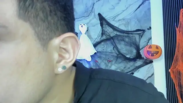 Snapshot of William_Steel_ chatting on October 19, 4:24 am William Steel online show from October 19, 4:24 am