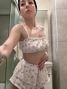 Snapshot of SakuraSara chatting on October 13, 4:12 am SakuraSara online show from October 13, 4:12 am