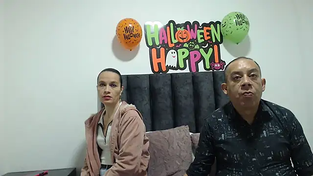 Snapshot of GabrielandAbigail chatting on October 6, 1:19 pm GabrielandAbigail online show from October 6, 1:19 pm