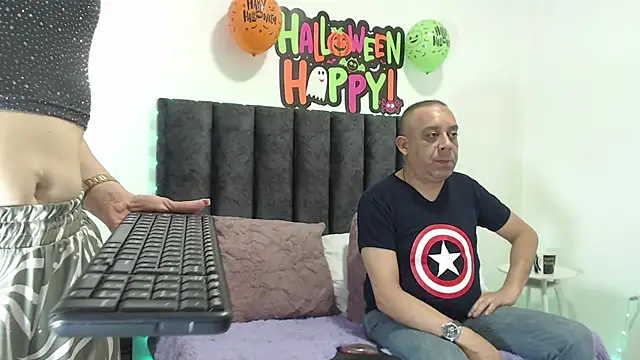 Snapshot of GabrielandAbigail chatting on October 29, 9:05 pm GabrielandAbigail online show from October 29, 9:05 pm