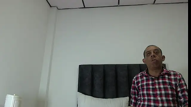 Snapshot of GabrielandAbigail chatting on November 29, 1:14 pm GabrielandAbigail online show from November 29, 1:14 pm