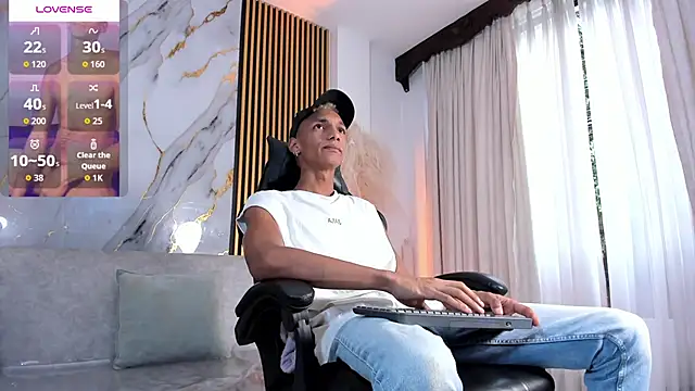 JulienSaint online show from October 17, 12:41 pm