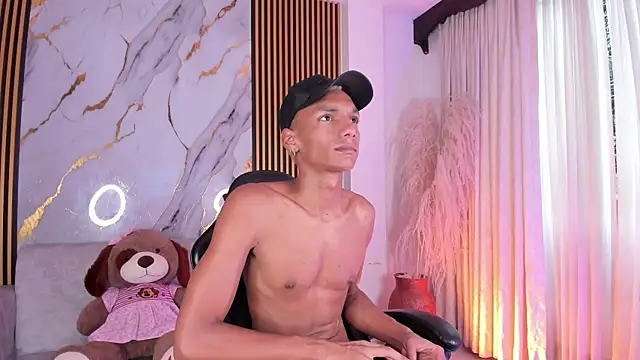 JulienSaint online show from October 30, 1:01 pm