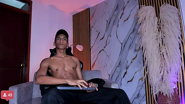 JulienSaint online show from November 13, 11:53 am