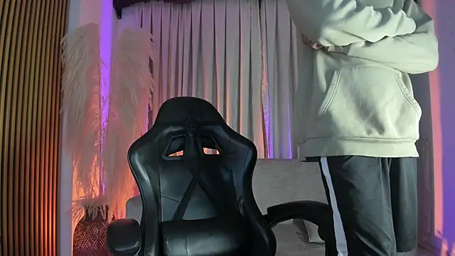 JulienSaint online show from January 12, 11:15 am