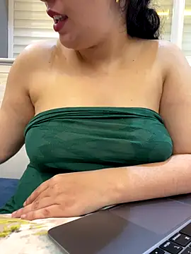 Snapshot of Bold-arabic-vibes chatting on December 17, 4:24 pm Bold-arabic-vibes online show from December 17, 4:24 pm