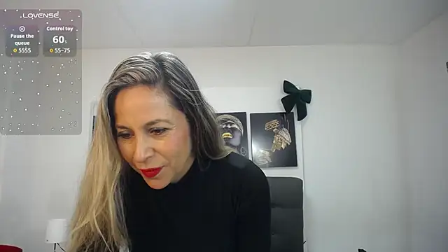 Snapshot of DianaPearls chatting on December 16, 10:53 am DianaPearls online show from December 16, 10:53 am