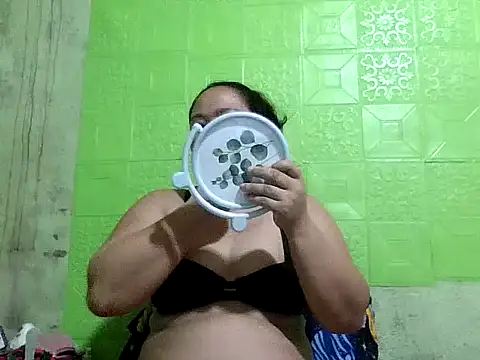 Snapshot of prettywetmom88 chatting on September 26, 10:41 am prettywetmom88 online show from September 26, 10:41 am