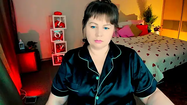 CrystaalStaar online show from February 18, 7:32 pm