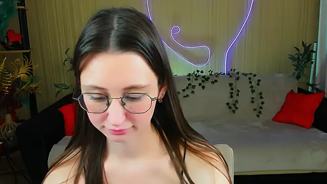 YourLovellyStory online show from May 12, 1:30 pm