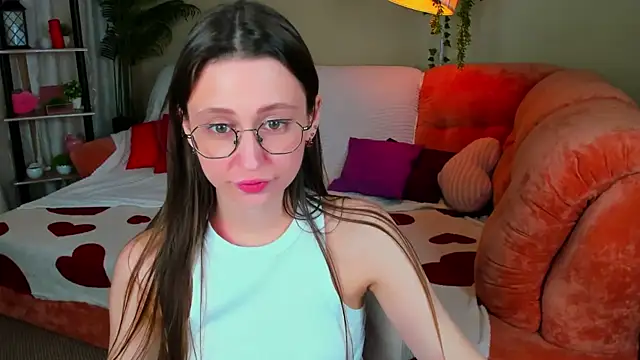 YourLovellyStory online show from May 31, 1:07 pm