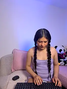 Emilyybennet  online show from November 21, 8:02 am