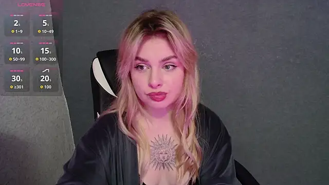 Snapshot of AngelicaHollywood chatting on October 9, 8:18 pm AngelicaHollywood online show from October 9, 8:18 pm