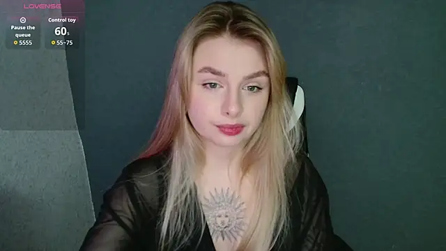 Snapshot of AngelicaHollywood chatting on October 20, 7:36 pm AngelicaHollywood online show from October 20, 7:36 pm