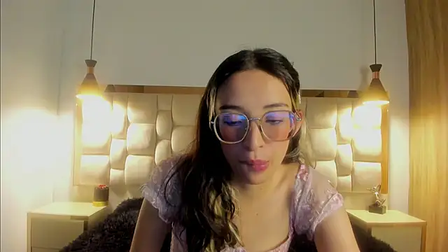 Emilia Bons online show from October 28, 1:14 pm