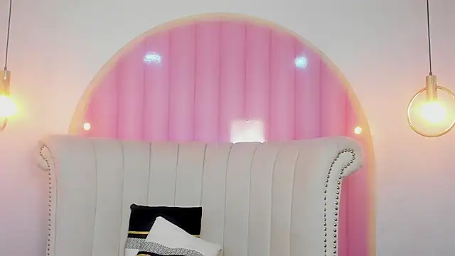 Emilia Bons online show from January 8, 1:19 am