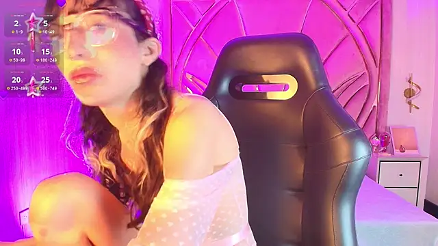 Emilia Bons online show from April 24, 2:52 pm