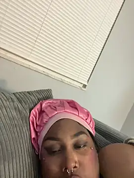 Cocomamii1 online show from January 18, 8:51 am