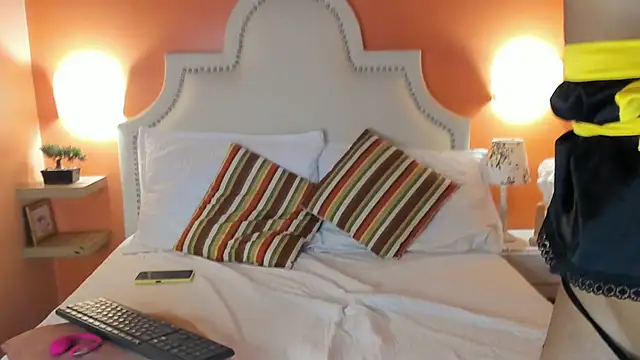 Violett Salvatore online show from October 2, 10:50 pm