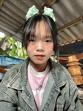 Snapshot of AdamLazis chatting on October 25, 1:24 am AdamLazis online show from October 25, 1:24 am