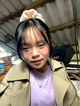 Snapshot of AdamLazis chatting on November 15, 8:33 am AdamLazis online show from November 15, 8:33 am