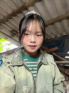 Snapshot of AdamLazis chatting on December 4, 12:42 am AdamLazis online show from December 4, 12:42 am