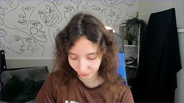 Snapshot of EmmanuellBrown chatting on October 15, 10:15 am EmmanuellBrown online show from October 15, 10:15 am