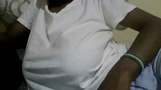 Snapshot of sexyonettt chatting on September 27, 2:22 pm sexyonettt online show from September 27, 2:22 pm