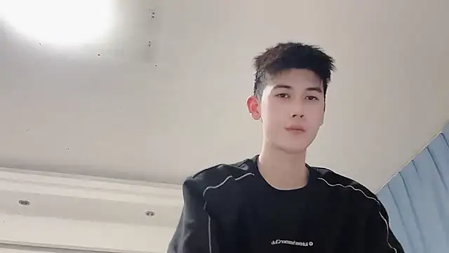 Snapshot of xiaojie2563 chatting on January 18, 12:20 pm xiaojie2563 online show from January 18, 12:20 pm