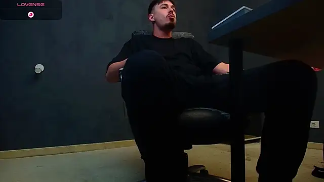 Snapshot of EnzoRace chatting on November 12, 5:30 am EnzoRace online show from November 12, 5:30 am