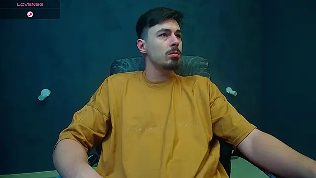 Snapshot of EnzoRace chatting on November 18, 5:34 am EnzoRace online show from November 18, 5:34 am