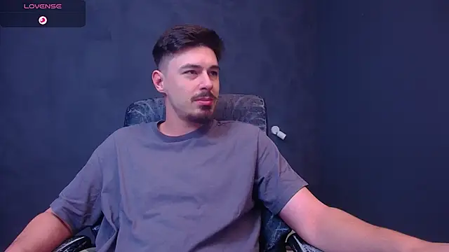 Snapshot of EnzoRace chatting on November 29, 5:54 am EnzoRace online show from November 29, 5:54 am